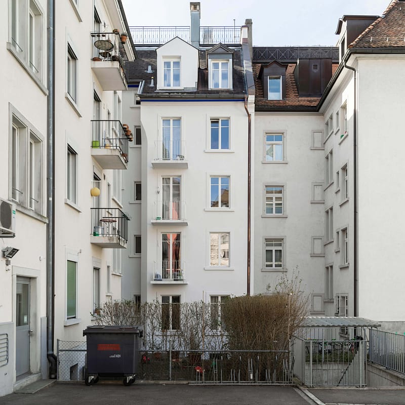 Sanierung Mehrfamilienhaus in Zürich Wipkingen, Hoffassade