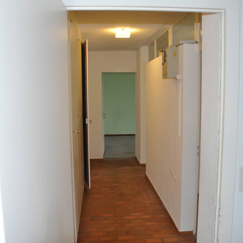 Sanierung Wohnung in Erlenbach, Umkleide vorher