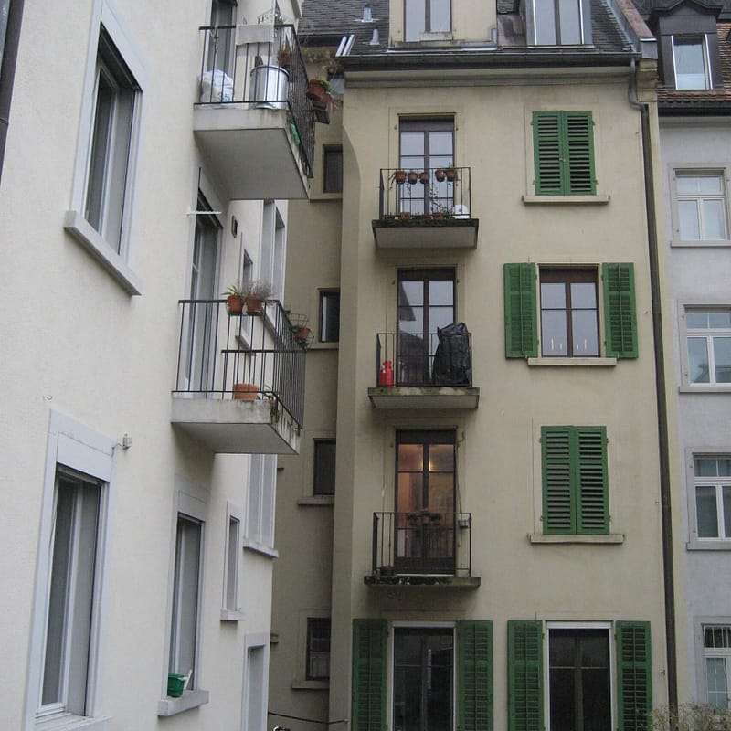 Sanierung Mehrfamilienhaus in Zürich Wipkingen, Hoffassade vorher
